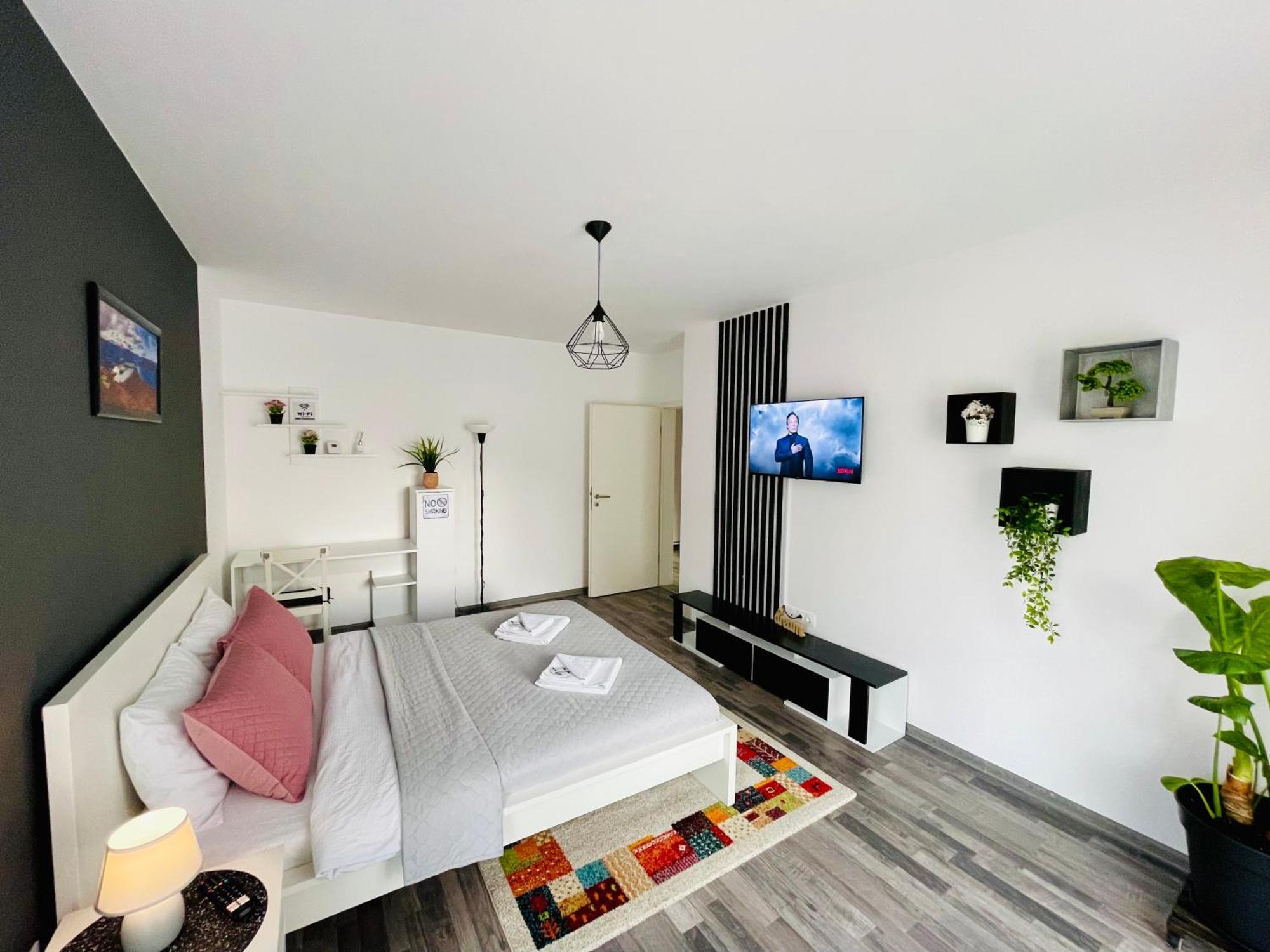 Montsee Apartament *